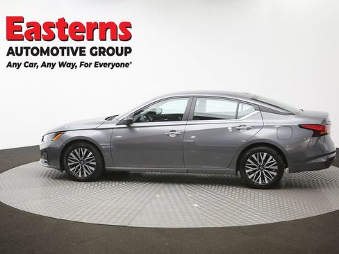 Used 2025 Nissan Altima 2.5 SV FWD image 60