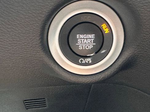 Used 2026 Chrysler Pacifica Select image 31