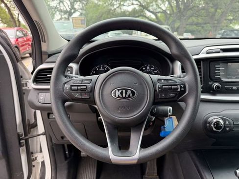 Used 2017 Kia Sorento LX FWD image 8