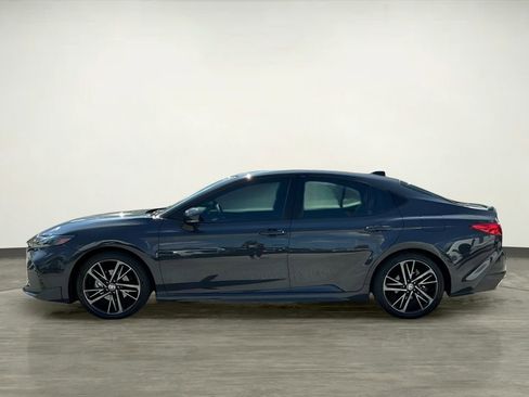 Used 2025 Toyota Camry XSE FWD image 3
