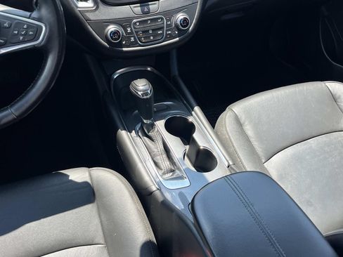 Used 2019 Chevrolet Malibu LT w/ Leather Package FWD image 13