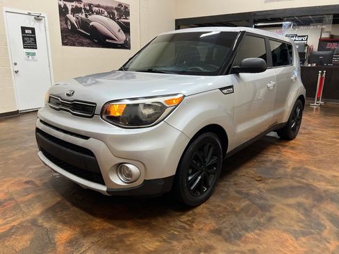 Used 2019 Kia Soul + image 5