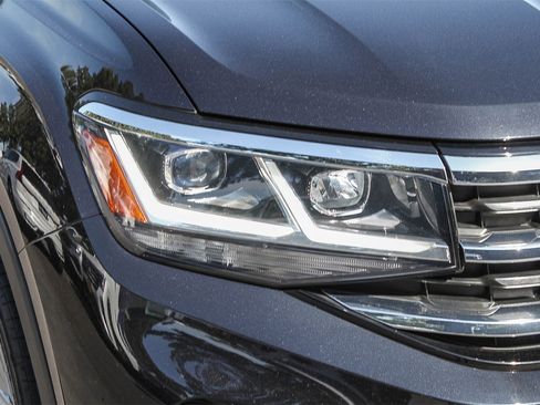 Used 2022 Volkswagen Atlas Cross Sport SE w/ Panoramic Sunroof Package image 4