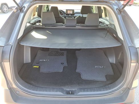 Used 2021 Toyota RAV4 XLE image 6