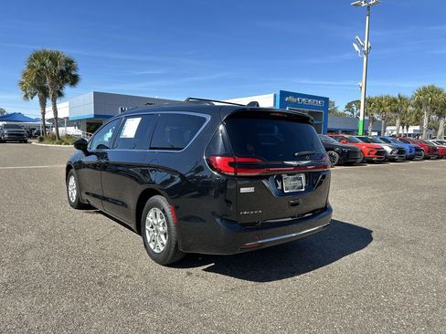 Used 2022 Chrysler Pacifica Touring-L image 14