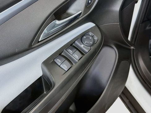Used 2025 Buick Envista Preferred w/ Convenience I Package FWD image 18