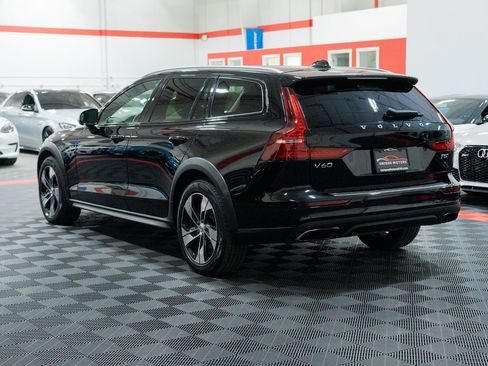 Used 2020 Volvo V60 T5 Cross Country AWD/4WD image 4