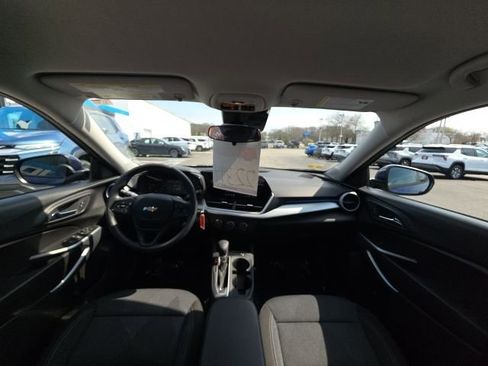 Used 2024 Chevrolet Trax LS w/ LS Convenience Package FWD image 13
