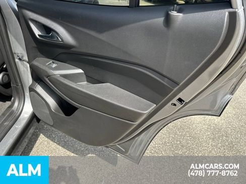 Used 2025 Chevrolet Trax LT w/ LT Convenience Package FWD image 18