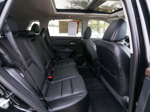 Used 2023 Nissan Rogue SV w/ SV Premium B Package image 21