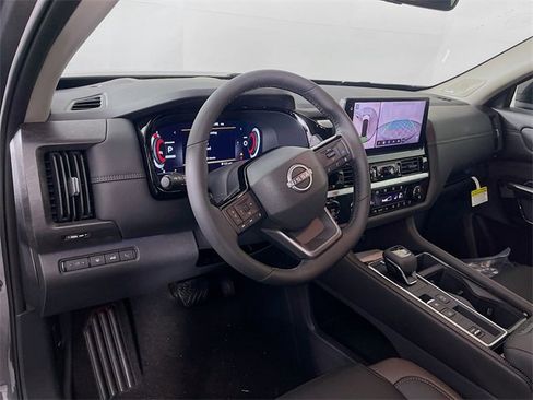 New 2026 Nissan Pathfinder Platinum image 7