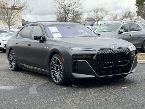 Used 2025 BMW i7 M70 AWD/4WD image 6