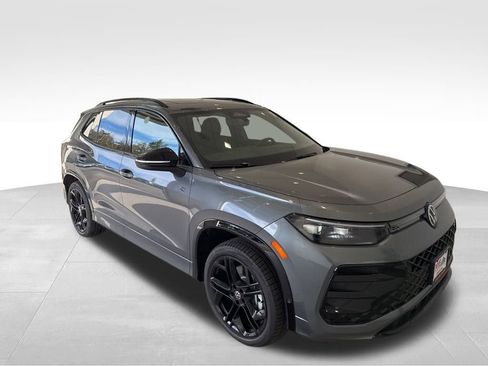 New 2025 Volkswagen Tiguan SE R-Line image 7