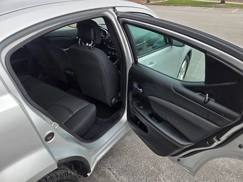 Used 2012 Dodge Avenger SXT image 28