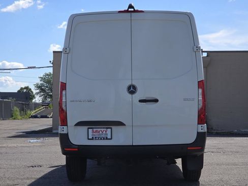 Used 2022 Mercedes-Benz Sprinter 1500 image 13