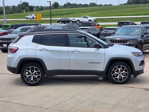 Used 2025 Jeep Compass Limited AWD/4WD image 9