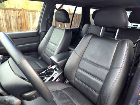 Used 2001 Nissan Pathfinder SE image 25