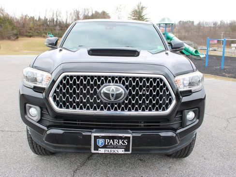 Used 2019 Toyota Tacoma TRD Sport image 4