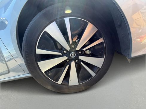 Certified 2022 Nissan Altima 2.5 SV w/ SV Premium Package image 4