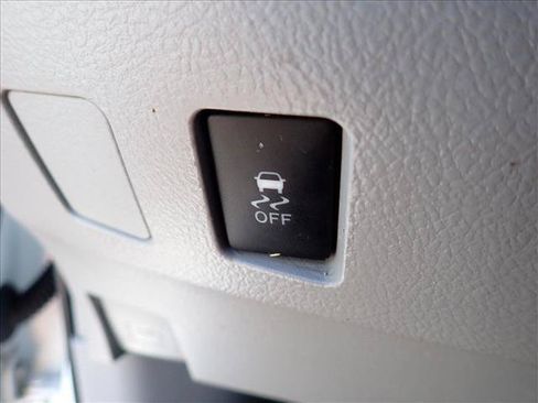 Used 2011 Toyota Camry XLE FWD image 14