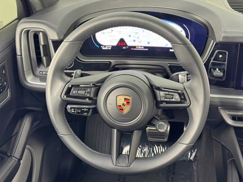 Used 2024 Porsche Cayenne S w/ Premium Package Plus image 22