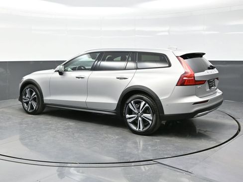 Used 2025 Volvo V60 B5 Cross Country Plus AWD/4WD image 4