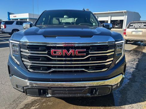 Used 2023 GMC Sierra 1500 SLT w/ SLT Premium Package image 2