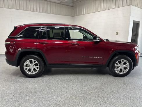 Used 2023 Jeep Grand Cherokee Limited w/ Trailer Tow Prep Group (B) AWD/4WD image 8