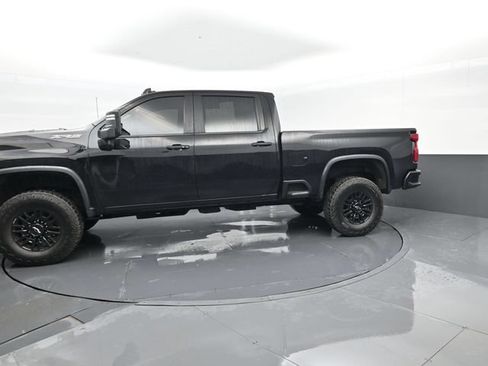 Used 2024 Chevrolet Silverado 2500 ZR2 w/ Technology Package AWD/4WD image 5