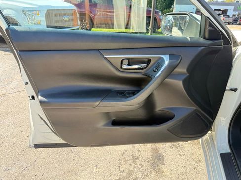 Used 2017 Nissan Altima 2.5 SV image 9
