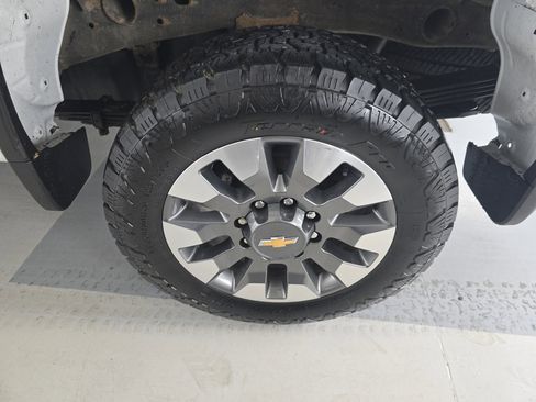 Used 2022 Chevrolet Silverado 2500 Custom w/ Custom Value Package image 10