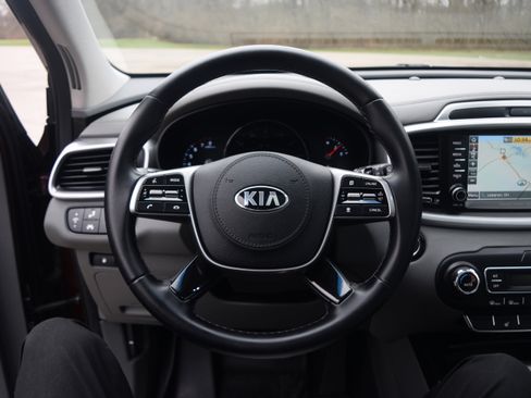 Used 2019 Kia Sorento SX image 4