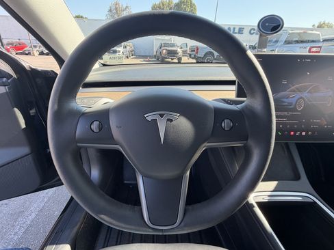 Used 2022 Tesla Model 3 Long Range AWD/4WD image 16