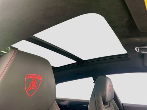 Used 2024 Lamborghini Urus S AWD/4WD image 17
