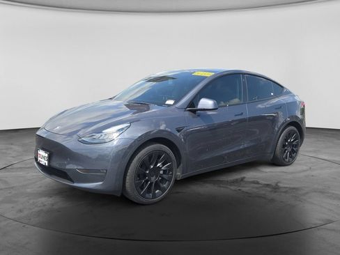 Used 2022 Tesla Model Y Long Range AWD/4WD image 4