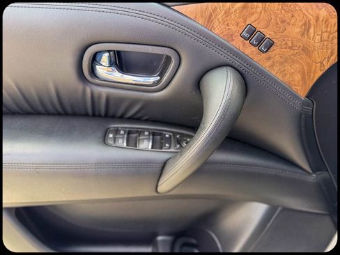 Used 2024 Nissan Armada SL w/ Captain's Chairs Package image 18