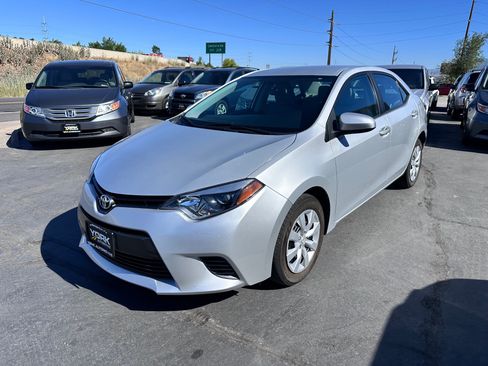 Used 2015 Toyota Corolla LE FWD image 2