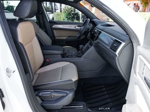 Used 2023 Volkswagen Atlas Cross Sport SE image 44