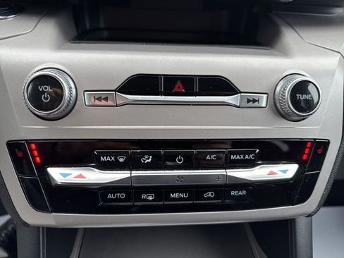 Used 2023 Ford Explorer XLT image 17