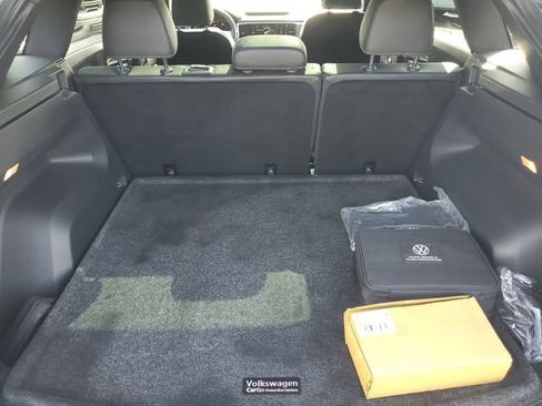 Used 2023 Volkswagen Atlas Cross Sport SE w/ Panoramic Sunroof Package AWD/4WD image 7
