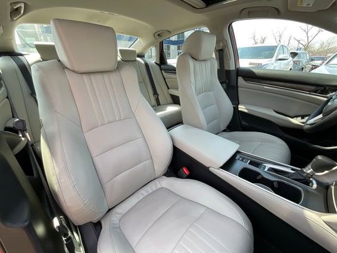 Used 2018 Honda Accord Touring image 21