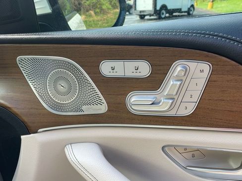 Used 2022 Mercedes-Benz GLS 450 4MATIC image 15