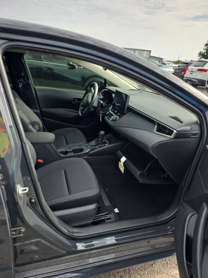 Used 2025 Toyota Corolla LE FWD image 12