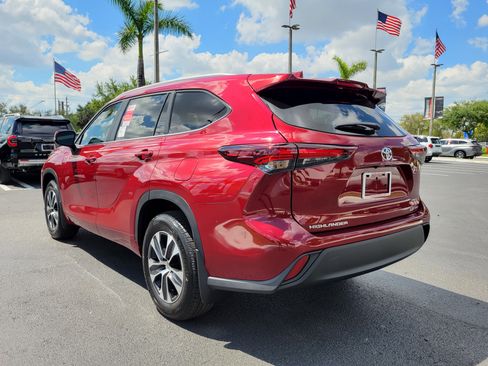 Used 2026 Toyota Highlander XLE image 9