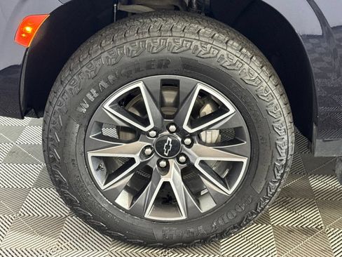 Certified 2023 Chevrolet Suburban Z71 w/ Off-Road Capability Package AWD/4WD image 16