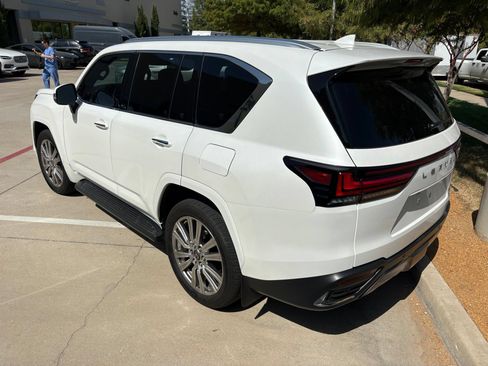 Used 2023 Lexus LX 600 4WD w/ Accessory Package (Z1) image 5