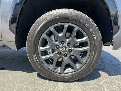 Used 2024 Toyota Tundra Platinum AWD/4WD image 11
