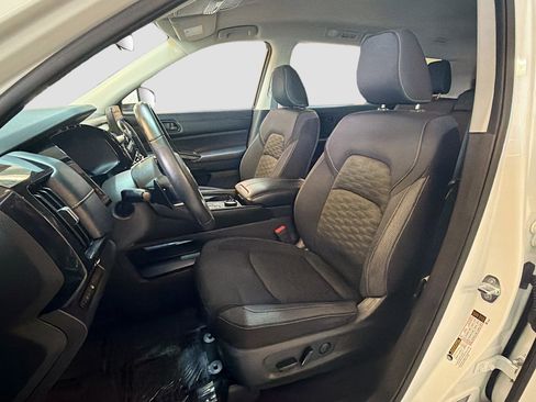 Used 2023 Nissan Pathfinder SV w/ Black Appearance Package image 13