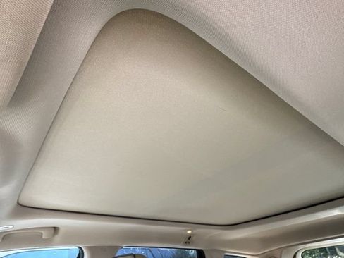 Used 2017 Jeep Grand Cherokee Overland AWD/4WD image 9