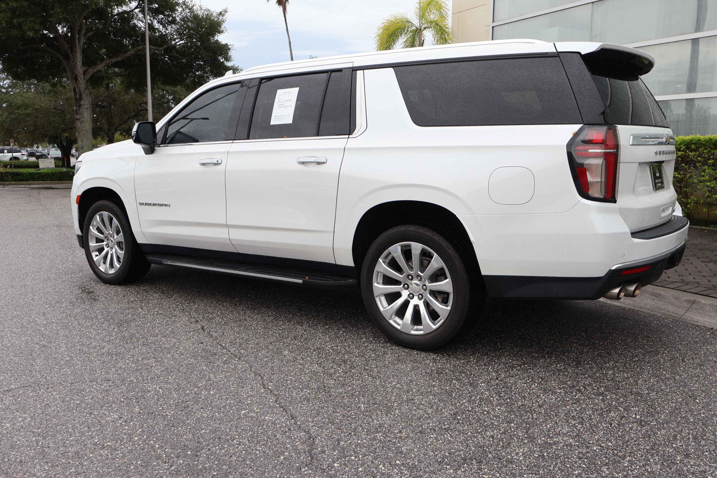 Used 2021 Chevrolet Suburban Premier w/ Premium Package RWD image 7